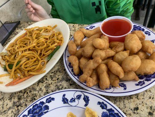 Sweet and sour chicken with lo mien