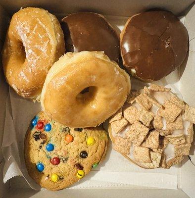 2 glazed; 2 chocolate donut filled w/ custard; cinnamon toast crunch donut; M&M cookie--love!