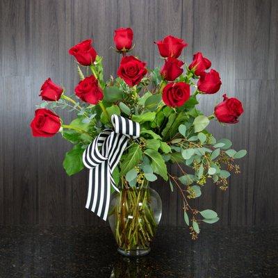 Classique, our classic one dozen red roses!