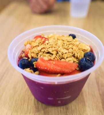 Berries blast açaí bowl