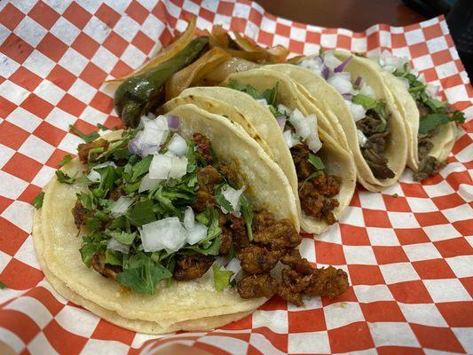 Tacos con el pastors y carne asada