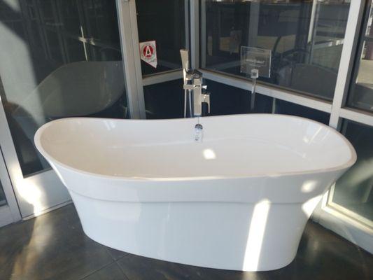 $4K bathtub!!