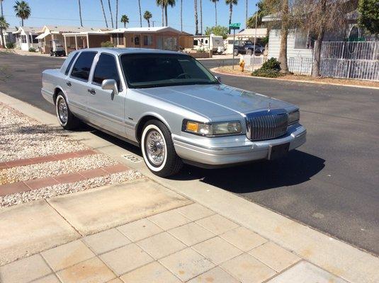 Clean and shiny 95 Town Car