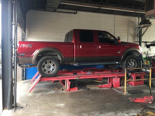 4 wheel alignment on trucks