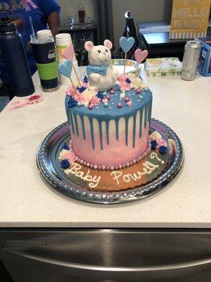 We ordered a cake for a gender reveal party and couldn't be more pleased. It was adorable and moist and delicious