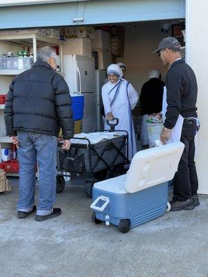 KofC Marian Council 3773 prepared 50 Thanksgiving meals for Sisters (Missionaries of Charity) to distribute in SF Tenderloin area.