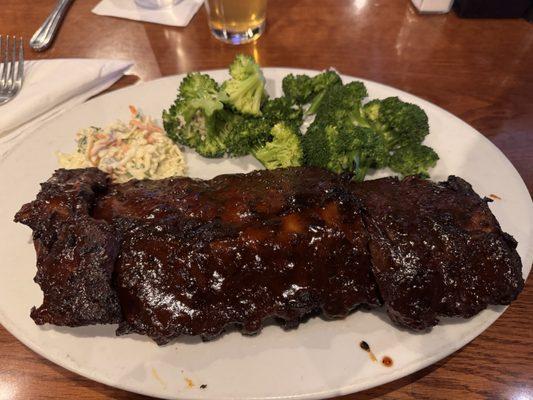 Full rack o ribs (delicious, fall off the bone tender, and good smoky bbq... not too sweet)