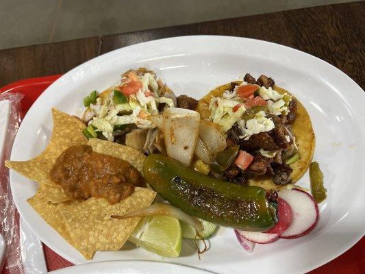 Taco de Tripas y uno de Buche. Toreado!