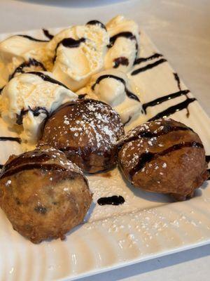 Deep-fried Oreos witch ice cream!