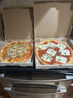 Delizias Brothers Special Pizza, Margherita 16"