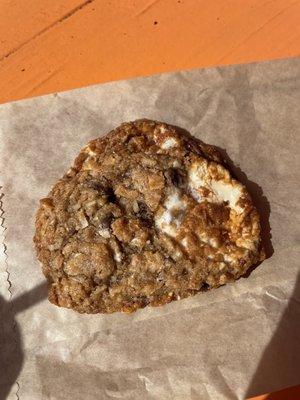 Coconut and chocolate chip cookie (vegan)