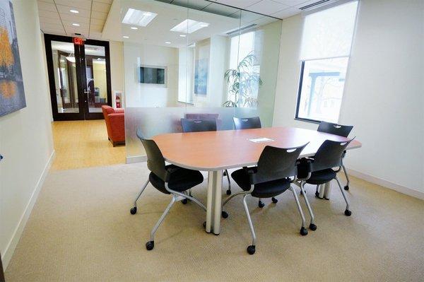 Collaboration Room for 2~20: $25/hr