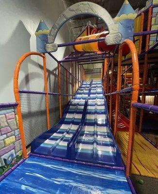 One of the many slides in Playcenter