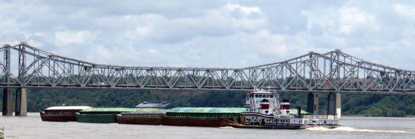 MS River Barge Traffic