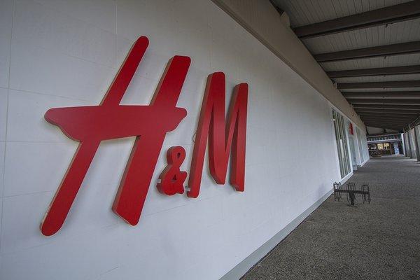 H&M INSTALL CHANNEL LETTERS. DEL MONTE SHOPPING CENTER MONTEREY CA.