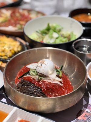 Buckwheat noodles with red pepper paste (비냉)