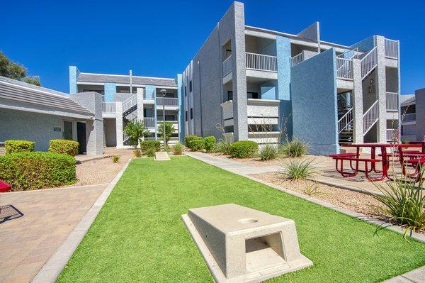 Courtyard with cornhole