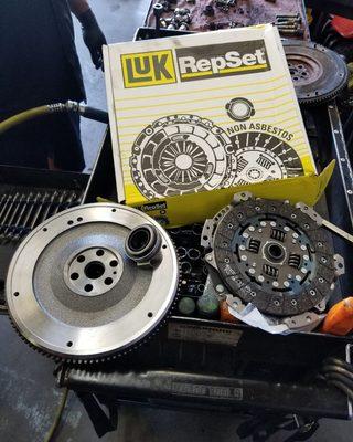 Replacing clutch and flywheel on a Honda Civic.