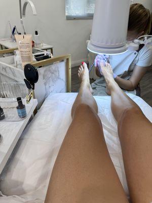 4 hands treatment, getting feet and hands done at the same time