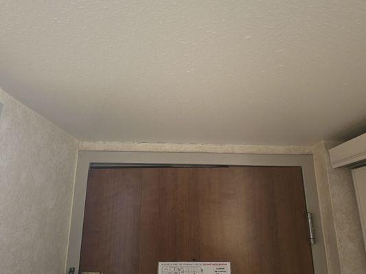 Crack in hotel door uneven