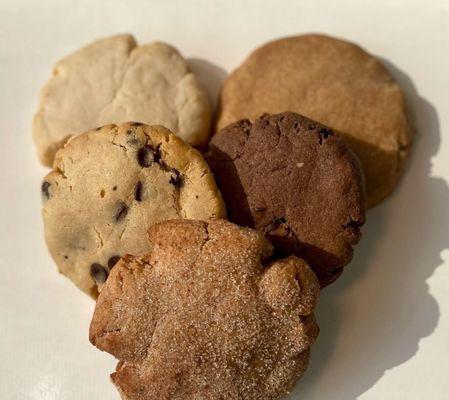 Our gluten free/keto line up!
Snickerdoodle
Chocolate chip
Sugar cookie
Chocolate 
Peanut Butter