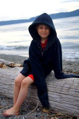 Lots of nice logs to sit on near the shores too