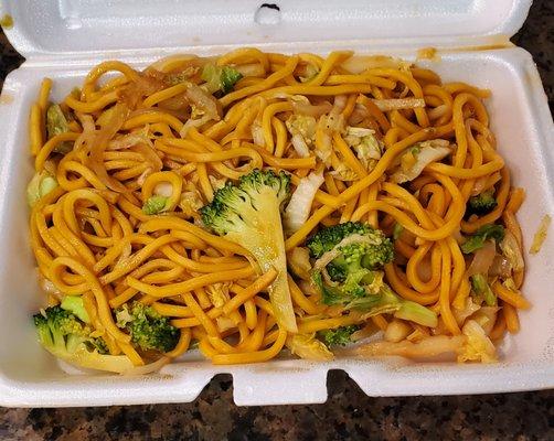 Vegetable lo mein