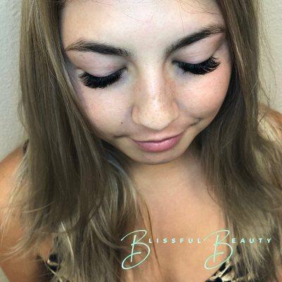 Volume set it lashes by Kinsey