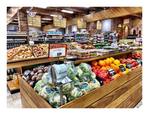 Fresh Produce @ KD Market. Schiller Park, IL  High Quality Polish Deli Grocery Bakery Imported European Good Liquor & Beer .Cool!