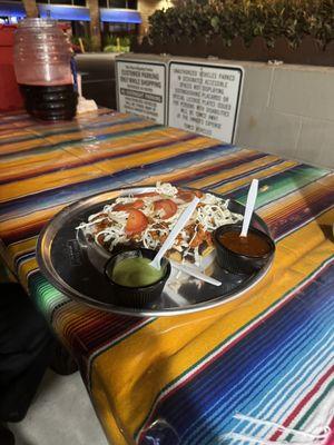 Tostada de asada con quesillo