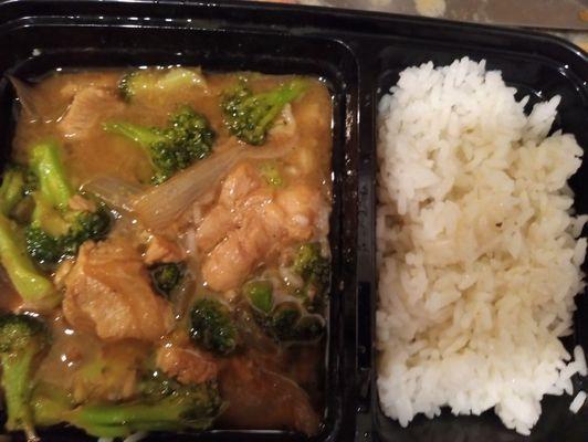 Cross Culinary Cuisines Restaurant Style Chinese Chicken and Broccoli Prepared In Your Home For Your Guests. For Your Family. Just For you.