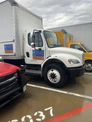 26 FOOT TRUCK WITH LIFTGATE