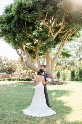 Lush greenery and mature trees make for naturally-stunning photos at Pacific View Tower Club by Wedgewood Weddings