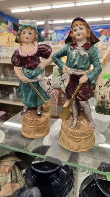 Milkmaids (?) figurines.