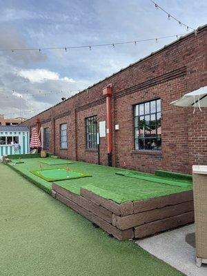 Patio mini golf