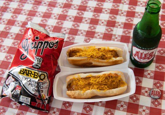 Chili Cheese hot dogs with Grippo's and Ale8