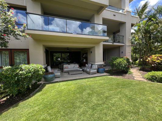 5104 rear patio facing the ocean.