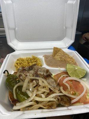 Plato de chuleta de puerco !!!
$10 incluye una bebida