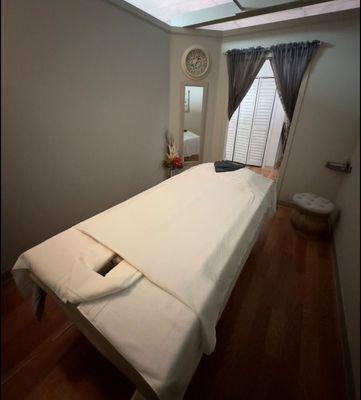 Big and comfortable massage table