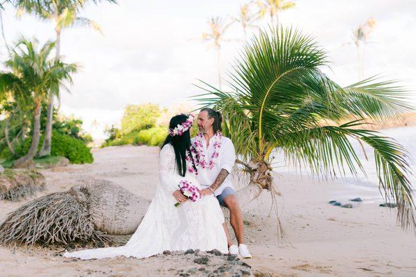 Wedding and Elopement Photographer in Honolulu Hawaii