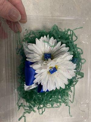 Daisy corsage for $26.45