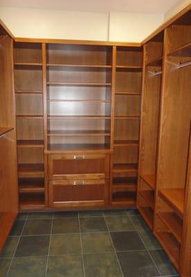 Mahogany Traditional Closet