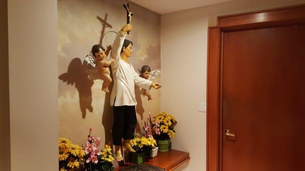 Beautiful statue of St Lorenzo Ruiz. Pray for us!