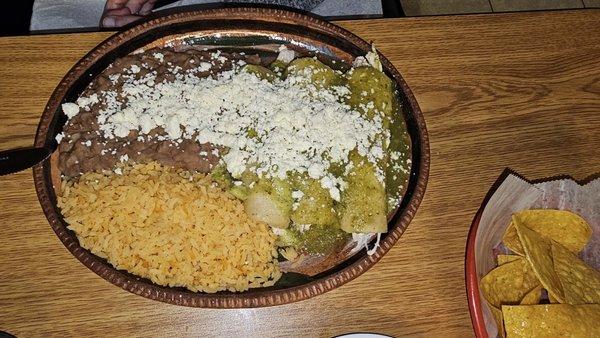 Green enchiladas. Lots of chicken and excellent flavor.