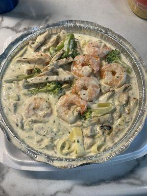 Chicken and shrimp Alfredo w/ broccoli