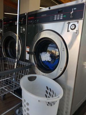 Not used to doing laundry in laundromats but I'll keep coming back here. Well managed and it has wifi too!