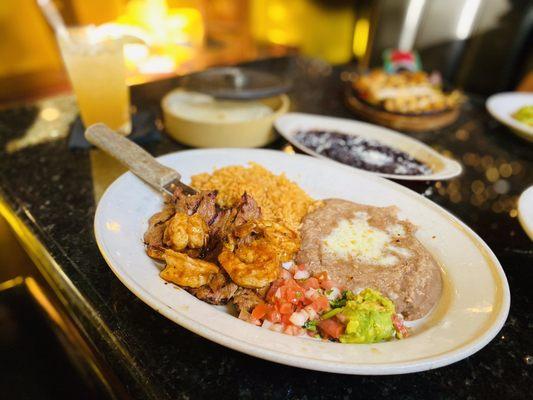 Carne asada con camarones