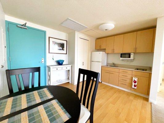 Electric kitchenette with full-service refrigerator in the one-bedroom apartment