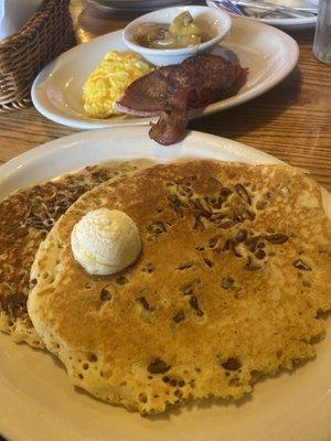 Pecan pancakes.... very good