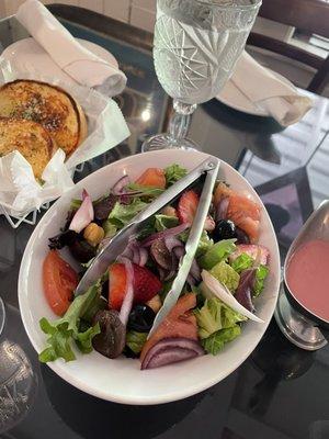 Salad and Bread that comes with Entrees